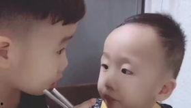 闭眼砸人吓坏吃瓜视频,吃瓜群众目睹惊悚一幕