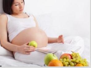 真实记录宝宝吃瓜视频,首次尝试吃瓜全过程记录