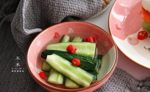 吃酸爽乳瓜的视频,夏日解暑美食新体验