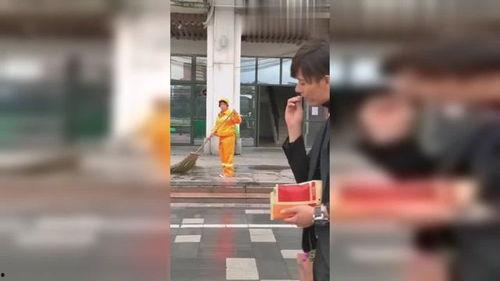 街道大妈吃瓜视频,揭秘社区生活百态