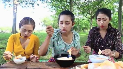 三姐妹的吃瓜场景视频,现场笑料连连