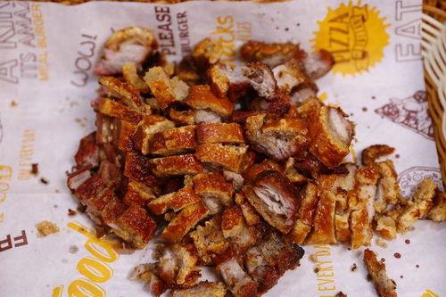 脆皮五花肉吃瓜视频,吃瓜视频中的美食诱惑