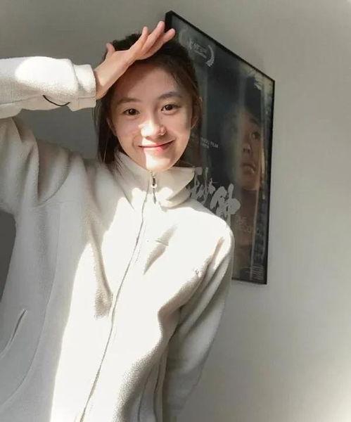 模仿刘浩存吃瓜视频合集,瓜田里的欢乐时光