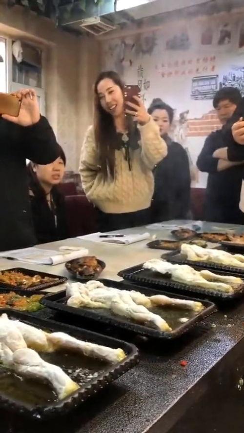 吃瓜群众小茶馆视频,揭秘热门视频背后的故事