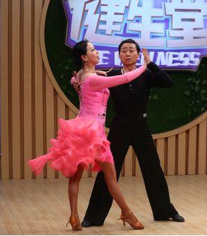 吃瓜山西工商学院拉丁舞视频,青春活力舞动校园