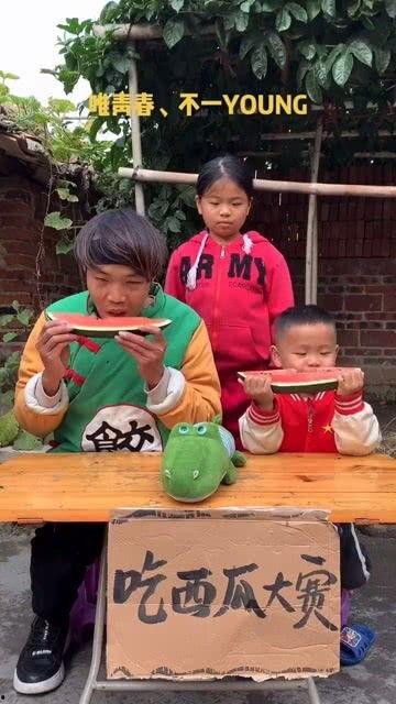 吃小瓜的搞笑视频合集,让你笑到肚子疼