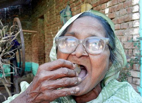 老太吃瓜暴毙视频大全下载,揭秘老太吃瓜暴毙视频大全下载背后的真相