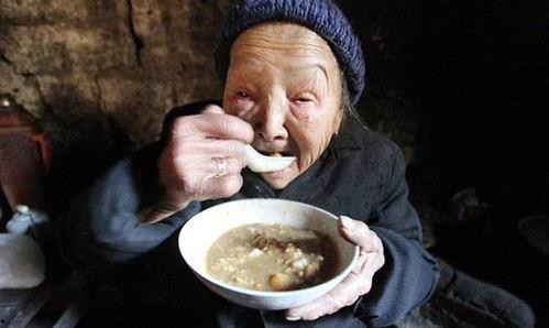 老太吃瓜暴毙视频大全下载,揭秘老太吃瓜暴毙视频大全下载背后的真相