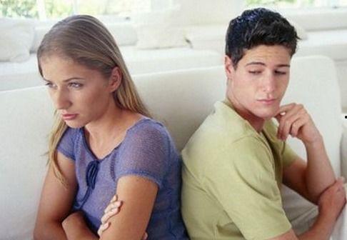 韩国新婚夫妇吃瓜视频,甜蜜瞬间引网友热议