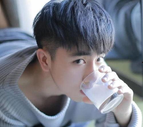 阳光男孩和阳光男孩吃瓜视频原版,一场欢乐的吃瓜盛宴