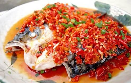 大瓜吃剁椒鱼头视频播放,视频播放背后的美食诱惑