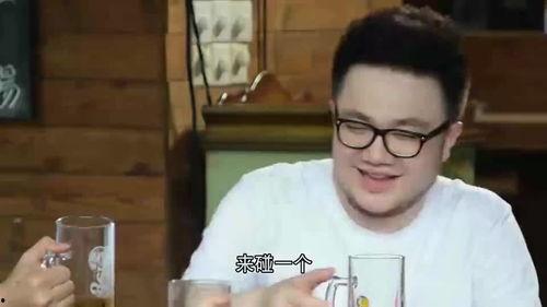 农村小伙第一次吃瓜视频,接地气生活瞬间