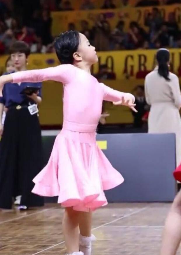 吃瓜萌主拉丁舞视频,跟随吃瓜萌主领略拉丁舞魅力