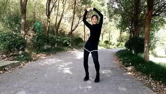 双人美女跳舞吃瓜图片视频,美女双人舞视觉盛宴