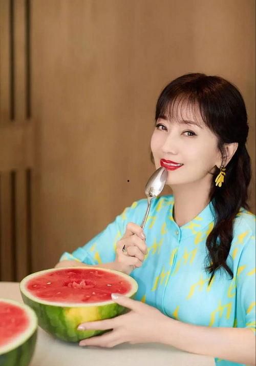 68岁吃瓜视频,揭秘老年生活新风尚