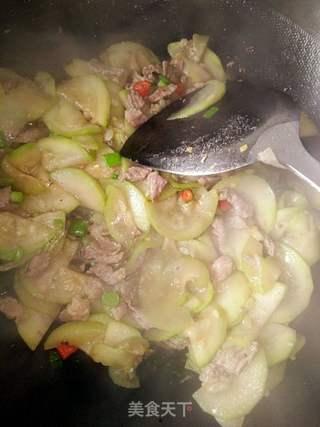 葫芦瓜可以烧肉吃吗视频,家常美味新尝试